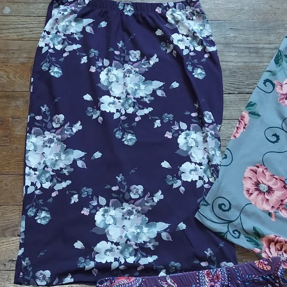 Skirts - Picture 2 of 9